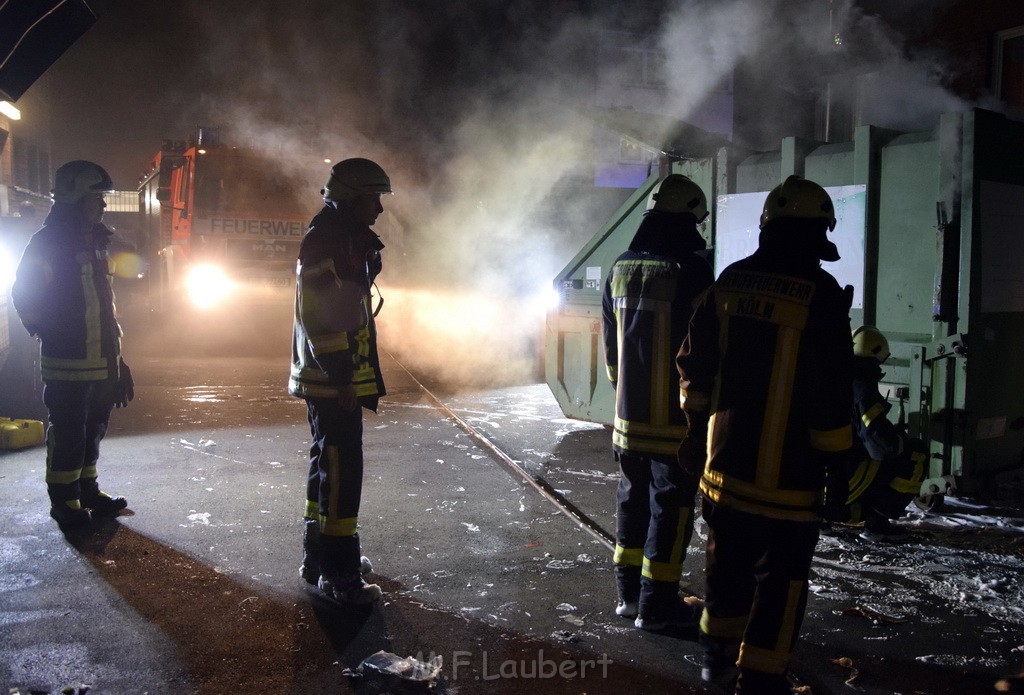 Feuer Papp Presscontainer Koeln Hoehenberg Bochumerstr P190.JPG - Miklos Laubert